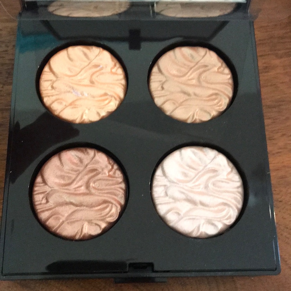 NEW-Laura Mercier  Face Illuminator Collection
